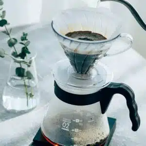 Kit Hario V60 Dripper Taille 02 avec serveur 600 ml et filtres - France
