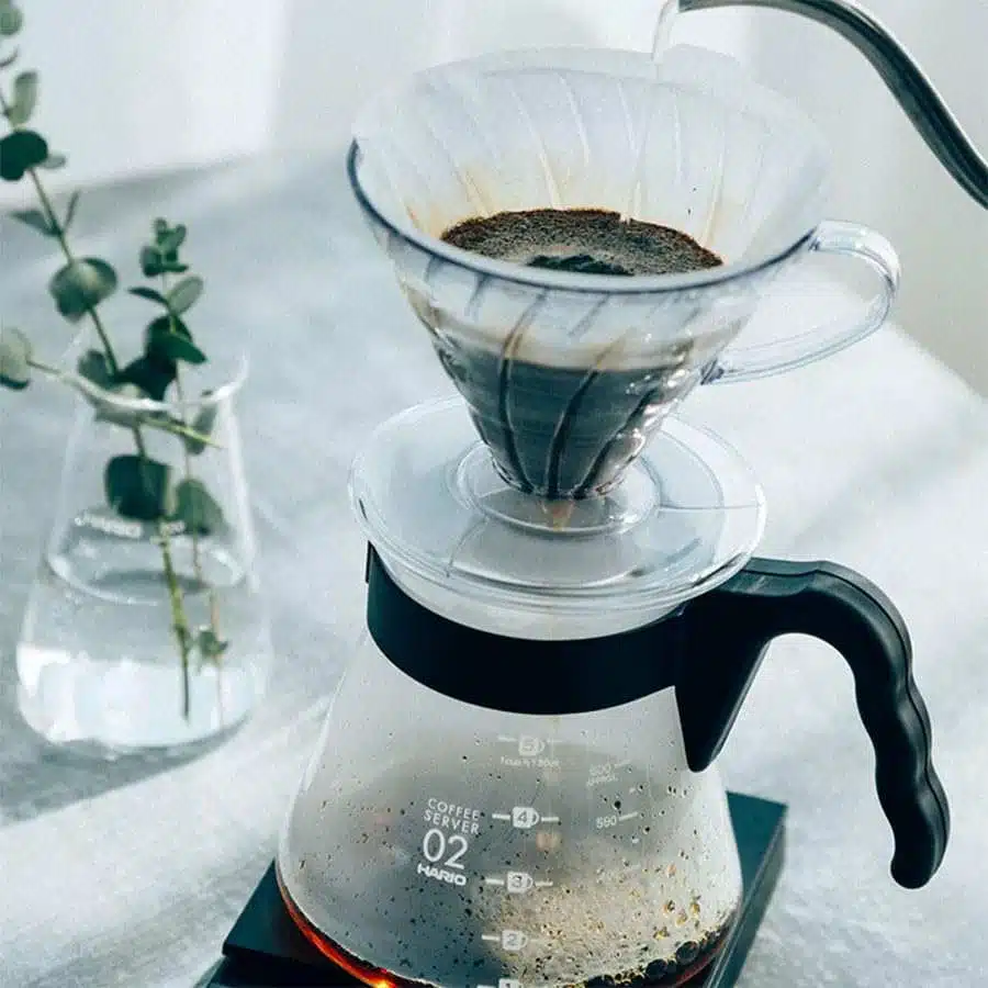 Kit Hario V60 Dripper Taille 02 avec serveur 600 ml et filtres - France