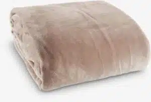 Plaid polaire GULSKOLM taupe 220x240 - promo hiver 14€ chez Jysk