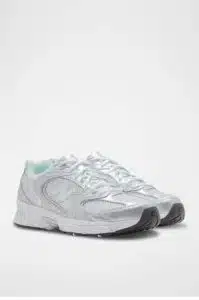 Chaussure de tennis New Balance 530 Argenté Vert clair avec fermeture a lacets et semelle extérieure en caoutchouc