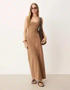 Robe longue ASOS DESIGN, encolure nageur, dos nageur, couleur Marron, tailles 32-46