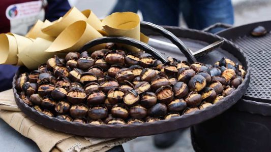 Distribution gratuite de marrons chauds, soupe de la sorcière et bonbons à Vaucresson le 31 octobre